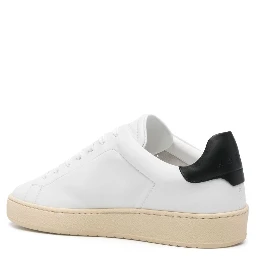 H672 Sneakers In White