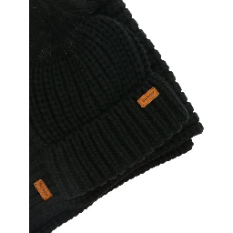 "Saltburn" beanie and scarf set