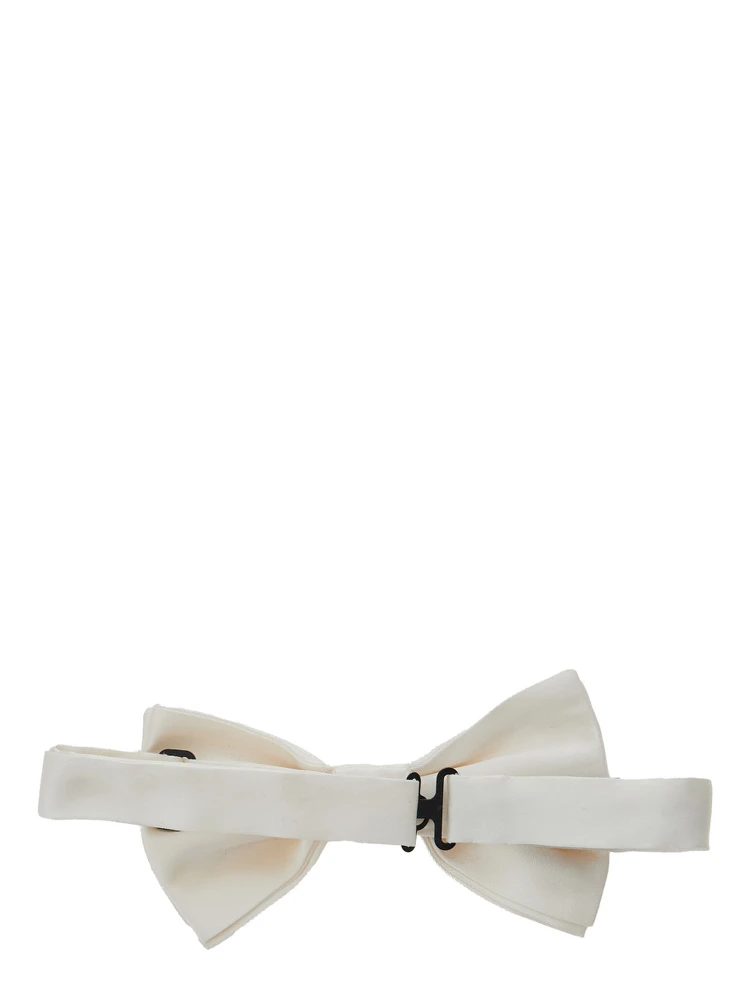 White Bowtie with Rear Hook Closure in Silk Man alternative