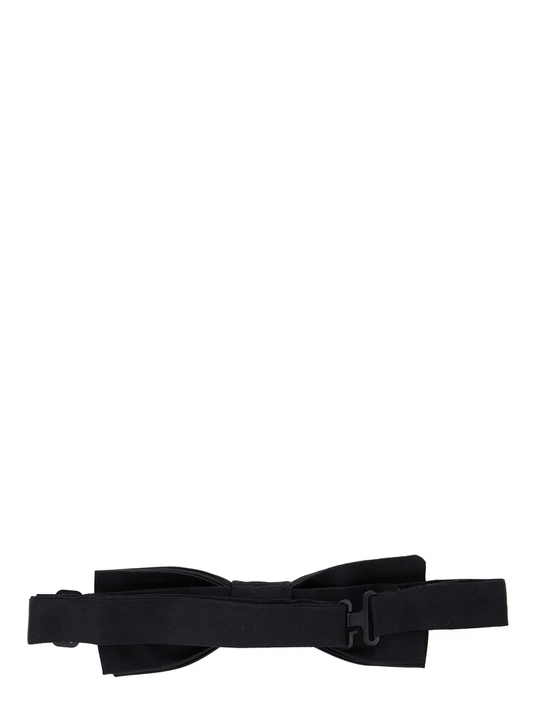 Black Bowtie with Logo Patch on the Rear and Rear Hook Closure in Silk Man alternative