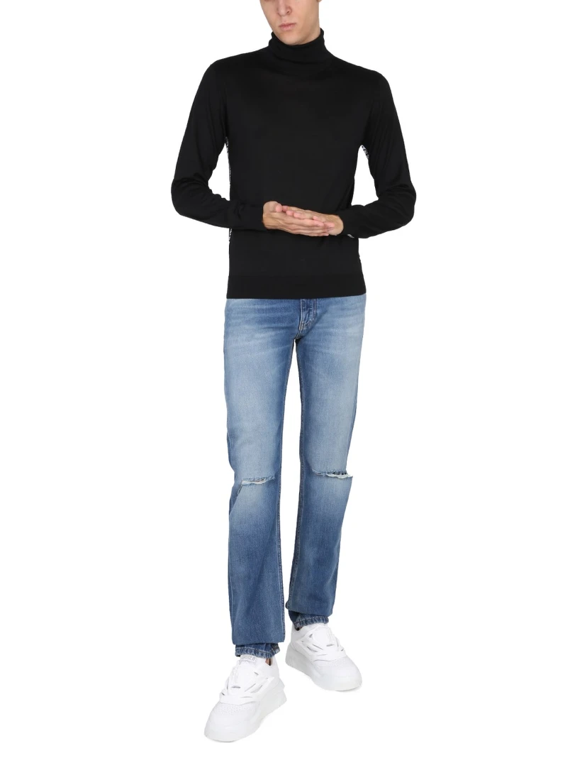 JEANS CON PATCH LOGO