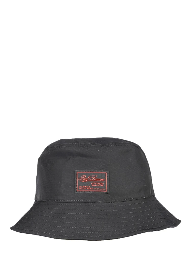 REVERSIBLE BUCKET HAT